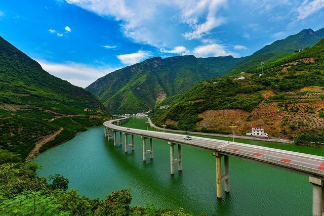 中国最美水上公路:比海景公路还美的水上古昭公路