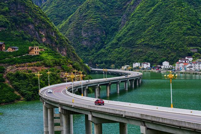 中国最美水上公路:比海景公路还美的水上古昭公路